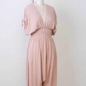 William B Cinched shoulder jumpsuit size M😍